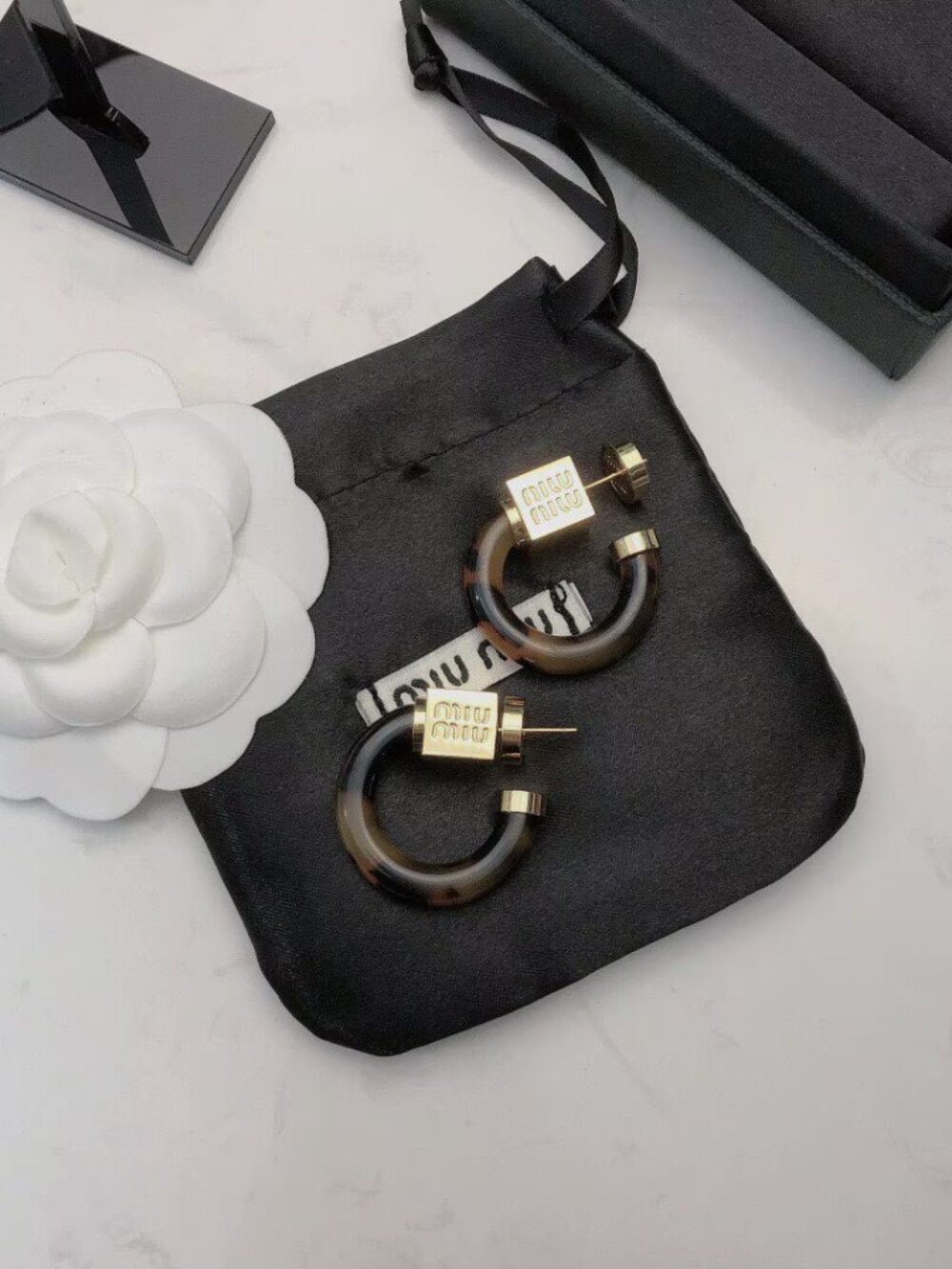 Miu Miu Tortoiseshell Lucite Hoop Earrings with Gold-Logo Accents - Picture 4 of 6